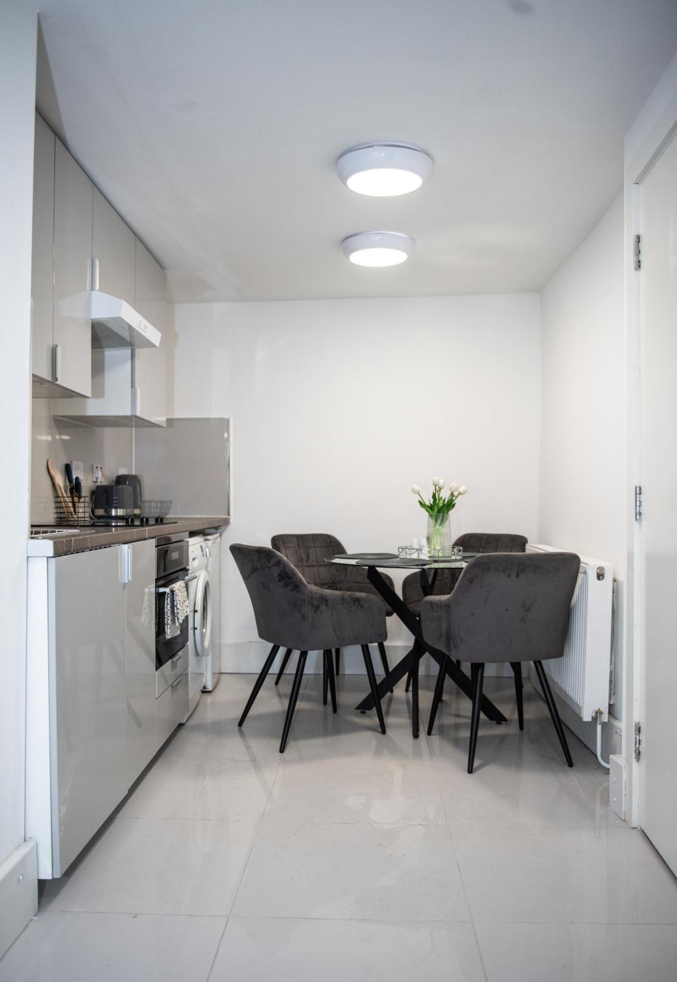 1B Apartment, 30 Mins To Oxford Street Londra Exterior foto