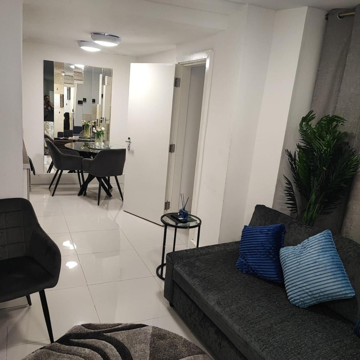 1B Apartment, 30 Mins To Oxford Street Londra Exterior foto